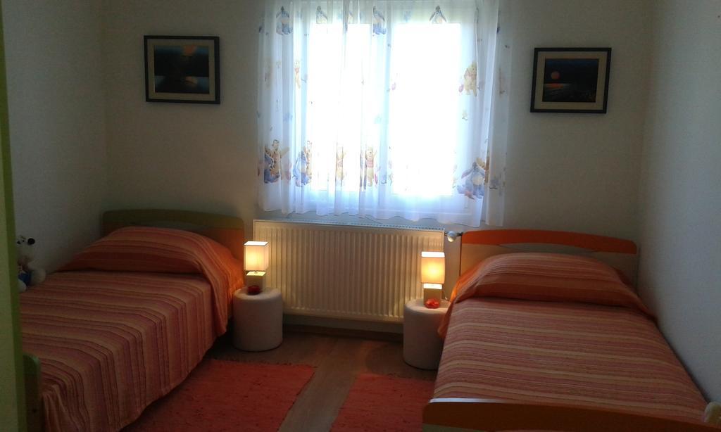 Apartment Ema Posedarje